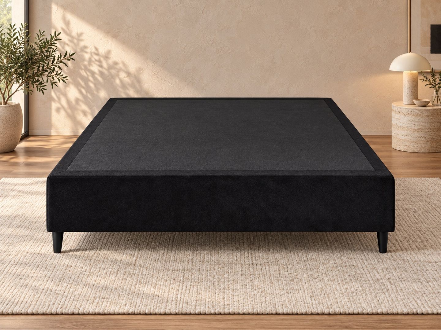 Base-Troy-Black-casal-preta-monobloco-em-ambientacao-frontal-ilustrativa.-Colchao-e-decoracao-nao-inclusos.