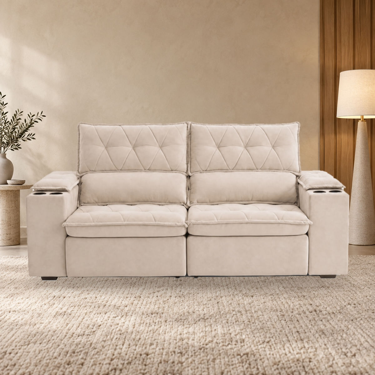 Sofa-visto-de-frente-em-ambiente-residencial-com-fotografia-original-do-produto-preservada